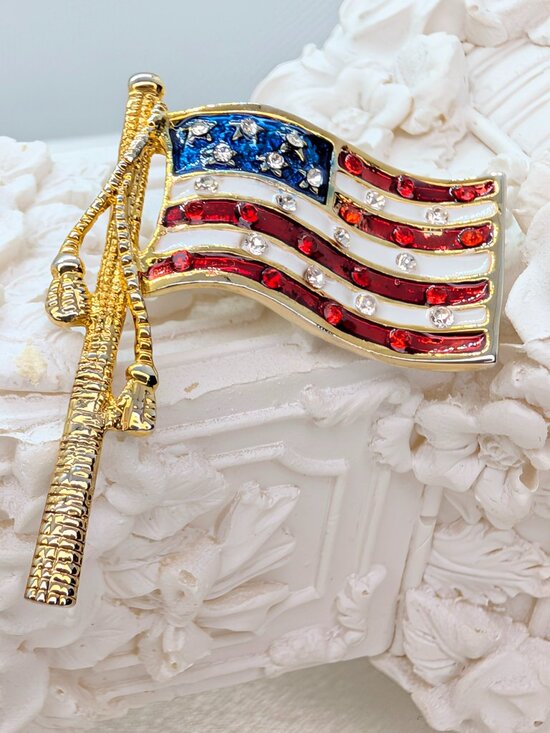 Put 'Em Pins Other - NEW Patriotic American Flag Put 'Em Pin